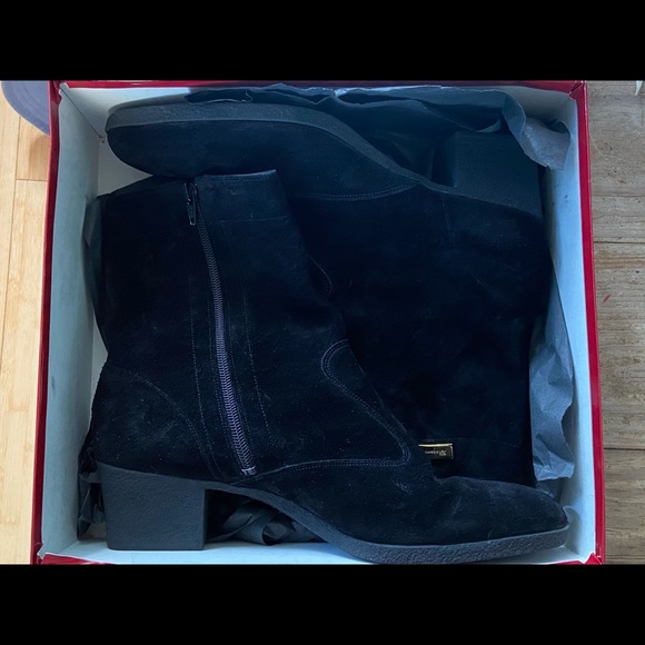 Salvatore Ferragamo black suede boots - Picture 5 of 5